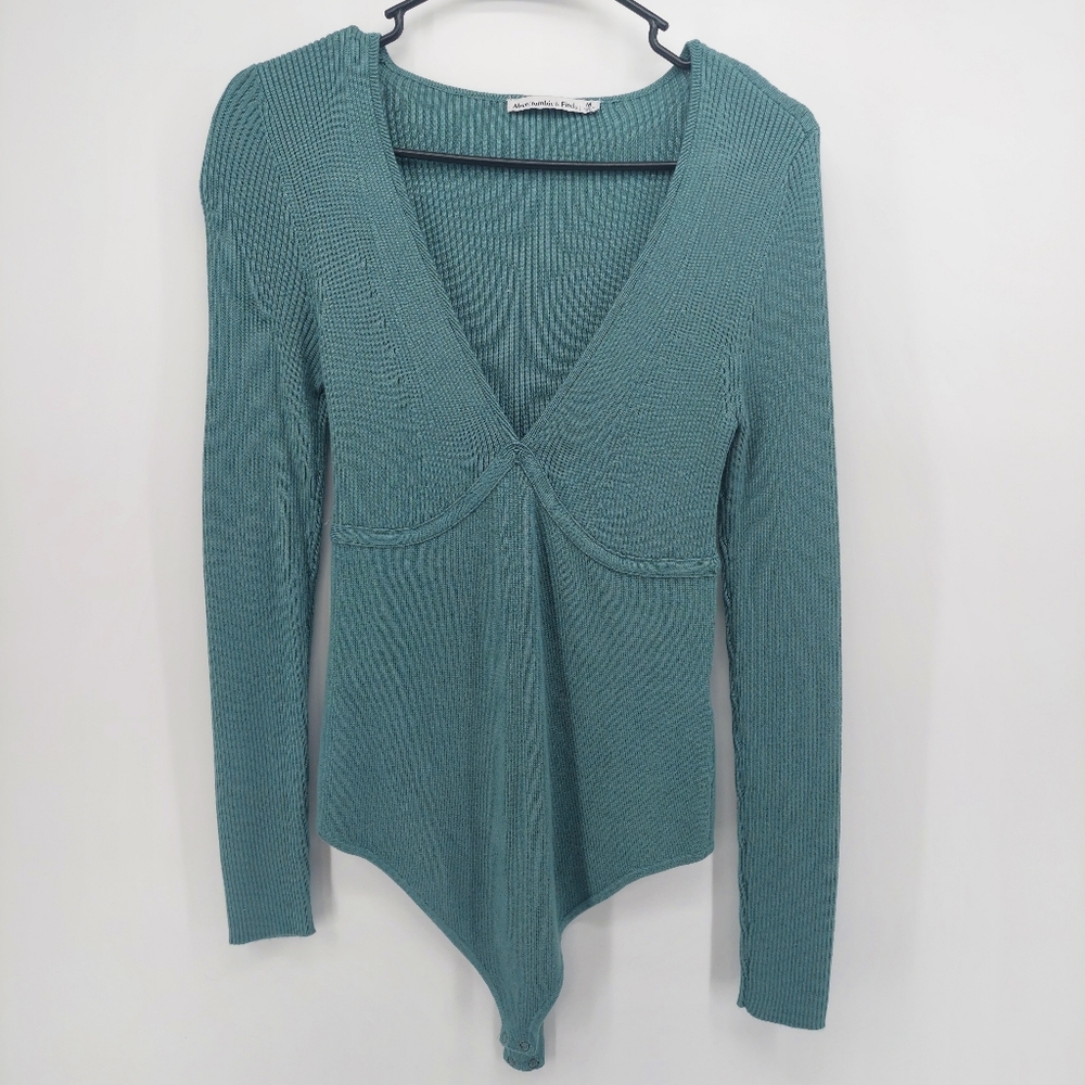 Abercrombie & Fitch Sage Green  Ribbed Knit V Neck Long Sleeve   Bodysuit Sz M